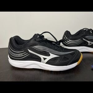 NWOB Mizuno Cyclone Speed 3 Volleyball Athletic Shoes Black/White Womans 7.5